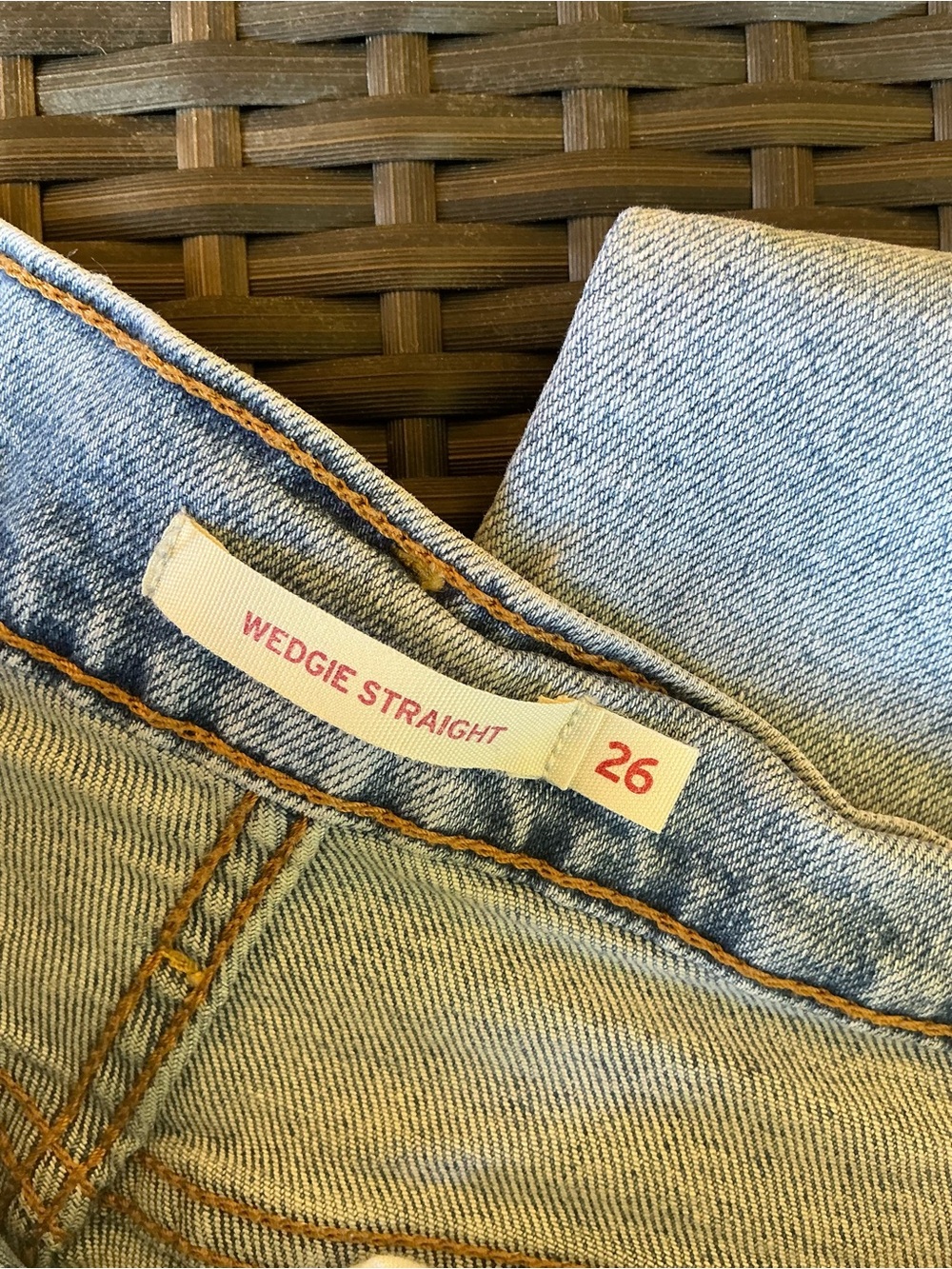 Levi's Light Blue Boyfriend Jeans with Knee Rips Size W26 L28 - Picture 4 of 6
